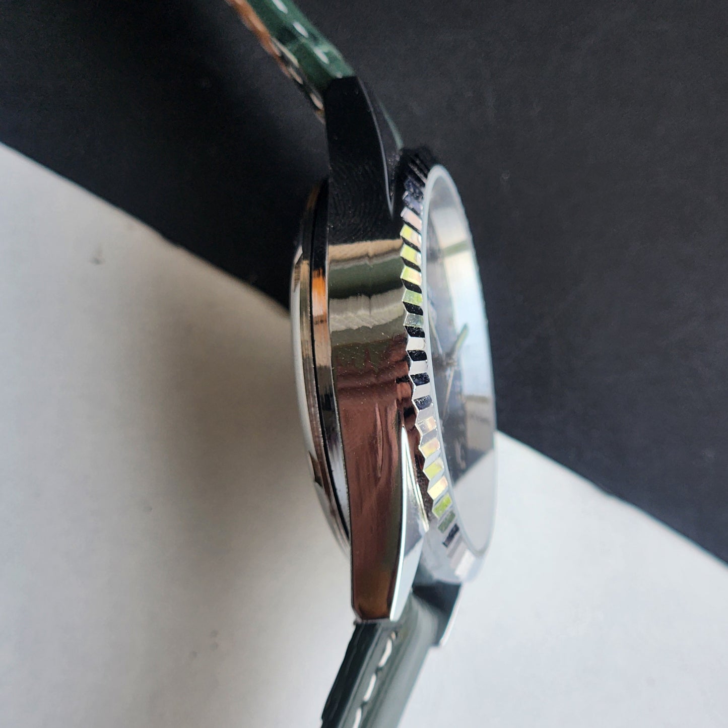 Vintage Mod HMT Kohinoor Devanagari Hand Winding 17 Jewels Green Face Fluted Bezel Green Croco Leather Strap Men's Wrist Watch J05