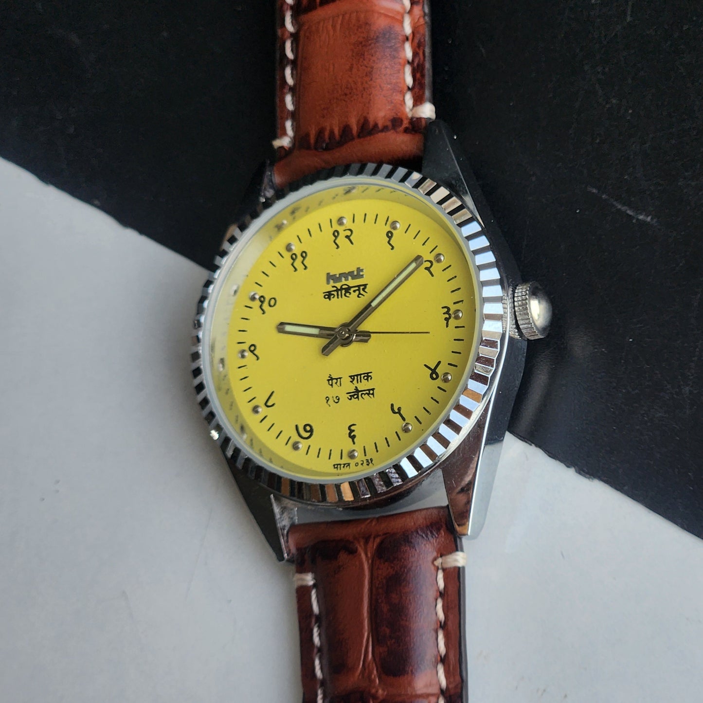 Vintage Mod HMT Kohinoor Devanagari Hand Winding 17 Jewels Yellow Face Fluted Bezel Brown Croco Leather Strap Men's Wrist Watch J07