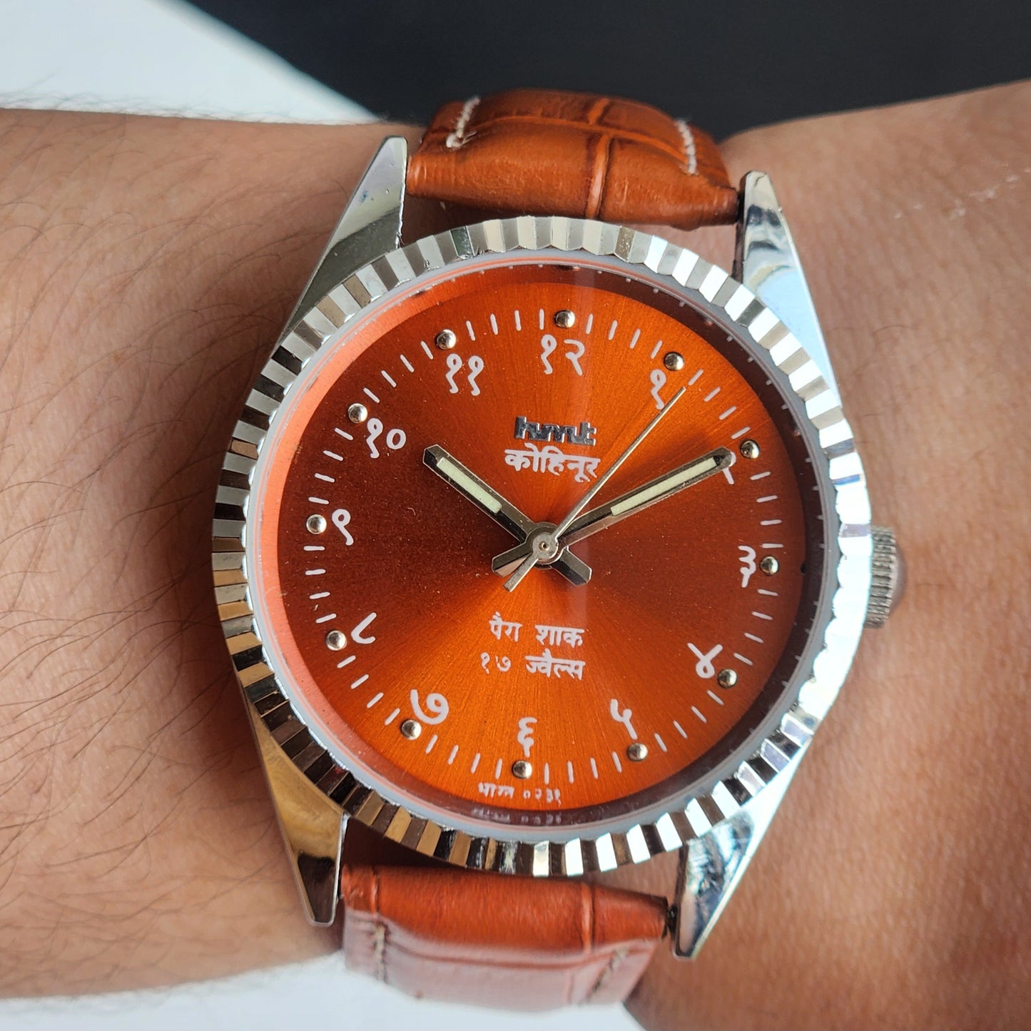 Vintage Mod HMT Kohinoor Devanagari Hand Winding 17 Jewels Orange Face Fluted Bezel Tan Croco Leather Strap Men's Wrist Watch J09