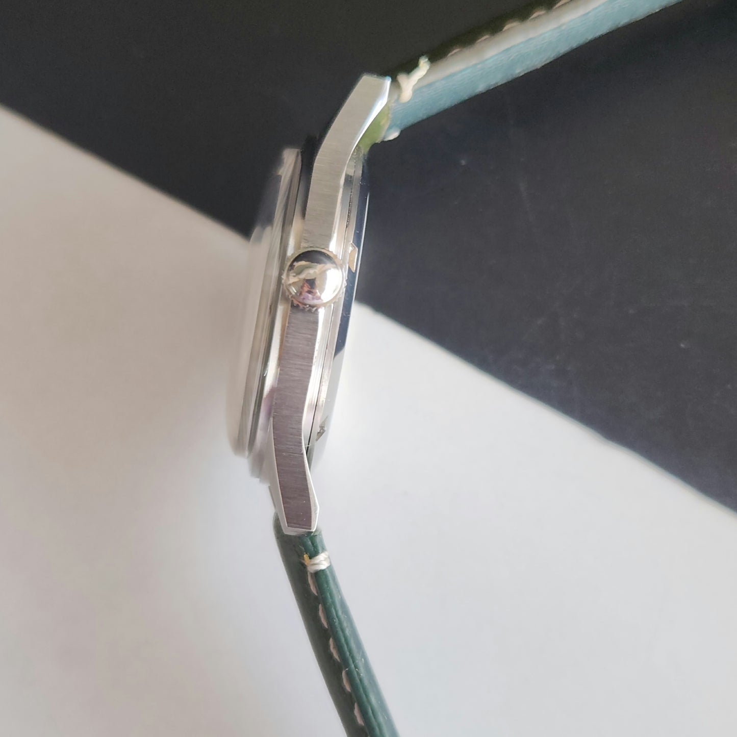 Vintage HMT Jawan Hand Winding 17 Jewels White Face Green Leather Strap Men's Wrist Watch J38