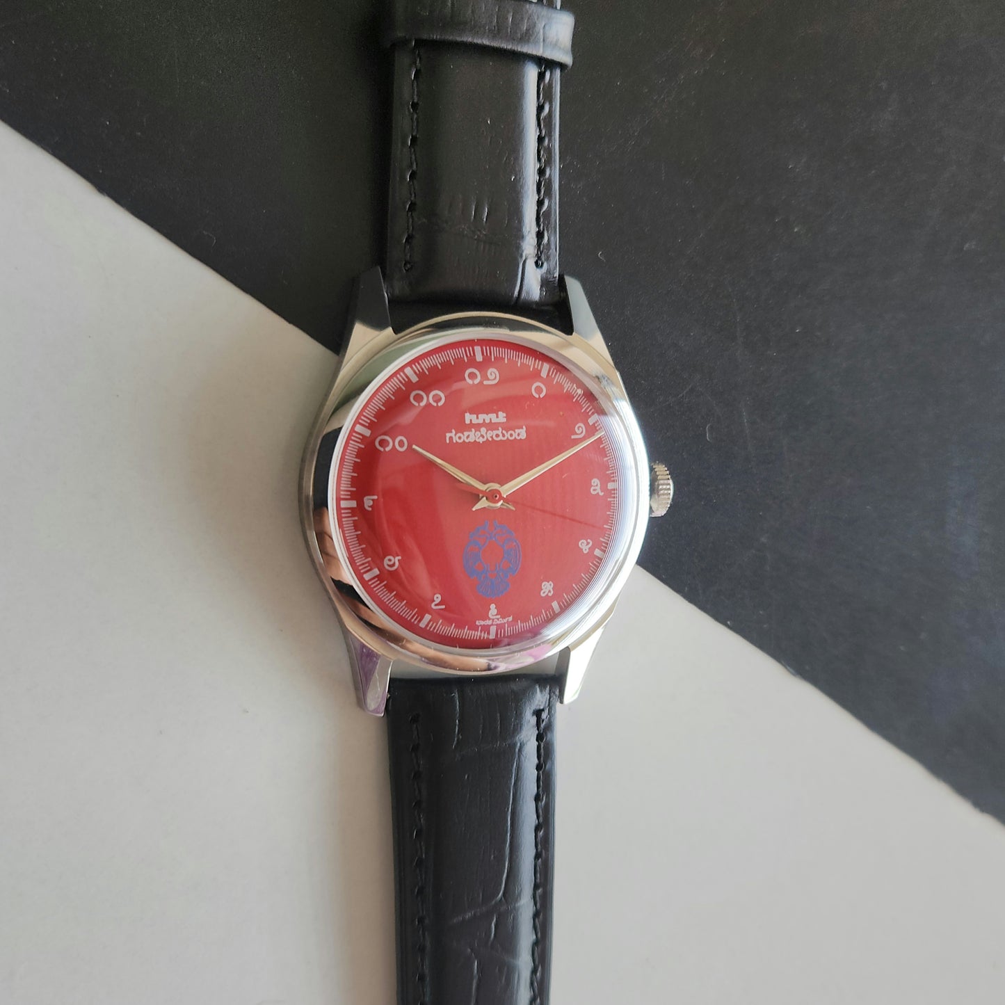 Vintage MOD HMT Gandaberunda Hand Winding 17 Jewels Red Face Black Leather Strap Men's Wrist Watch J44