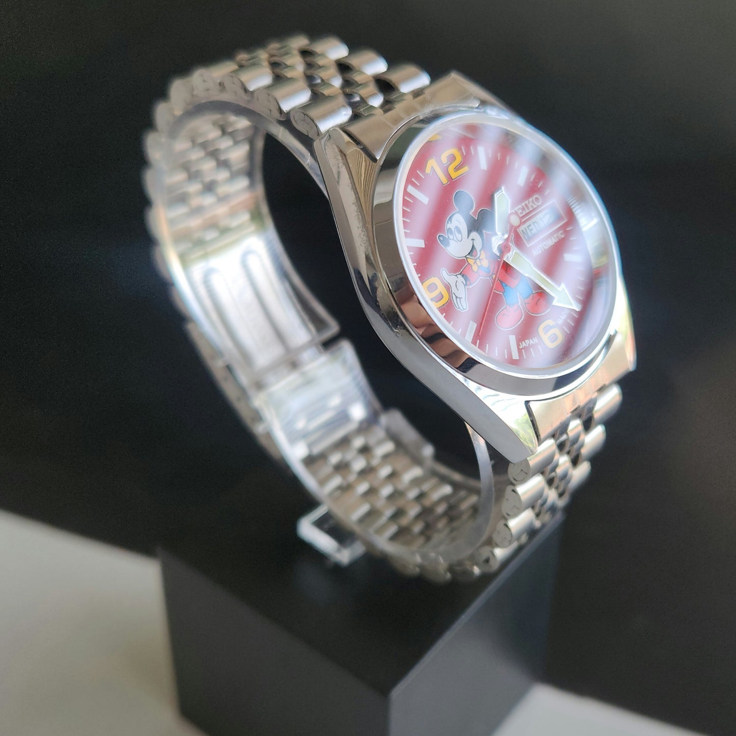 Vintage MOD Seiko 5 Automatic 23 Jewels Cal.6349 Red Face Repainted Mickey Mouse Jubilee Bracelet Men's Wrist Watch J50