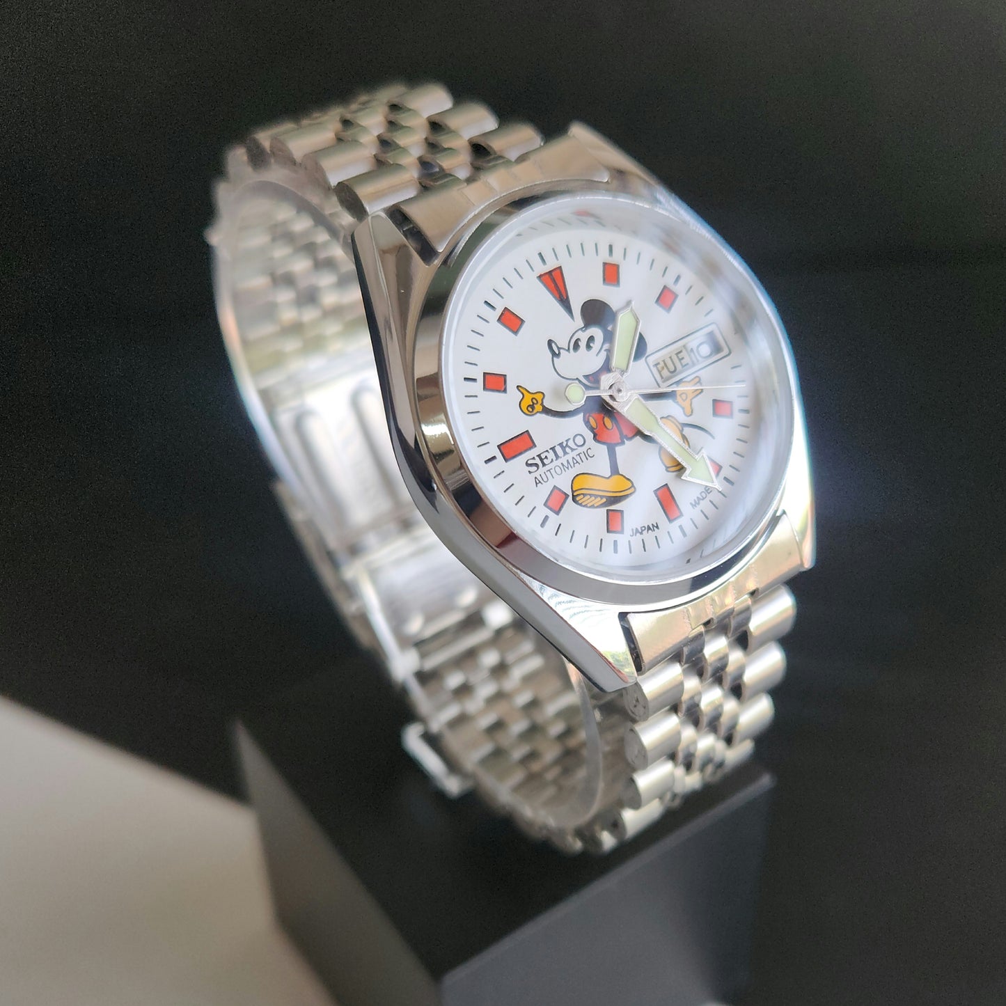 Vintage MOD Seiko 5 Automatic 21 Jewels Cal.6319 White Face Repainted Mickey Mouse Jubilee Bracelet Men's Wrist Watch J54
