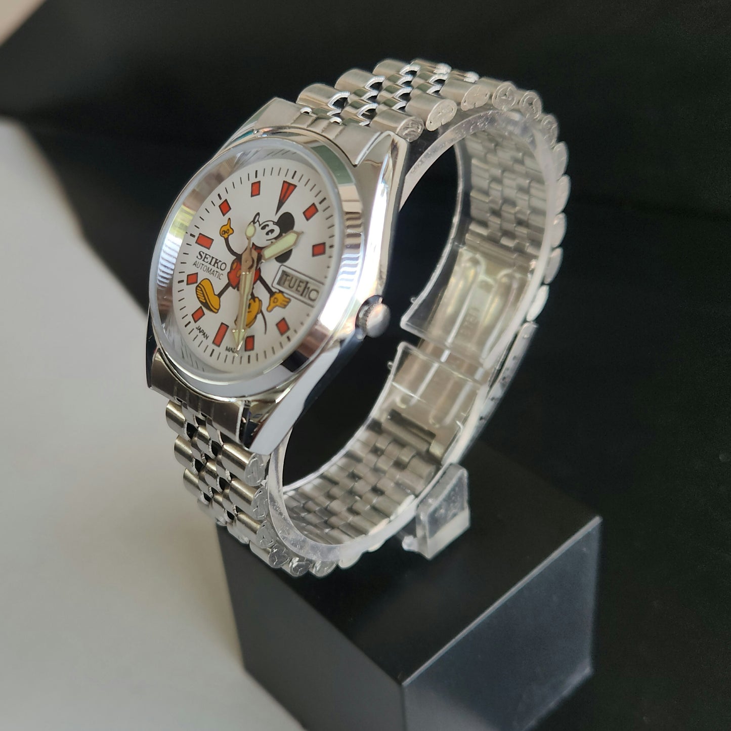Vintage MOD Seiko 5 Automatic 21 Jewels Cal.6319 White Face Repainted Mickey Mouse Jubilee Bracelet Men's Wrist Watch J54
