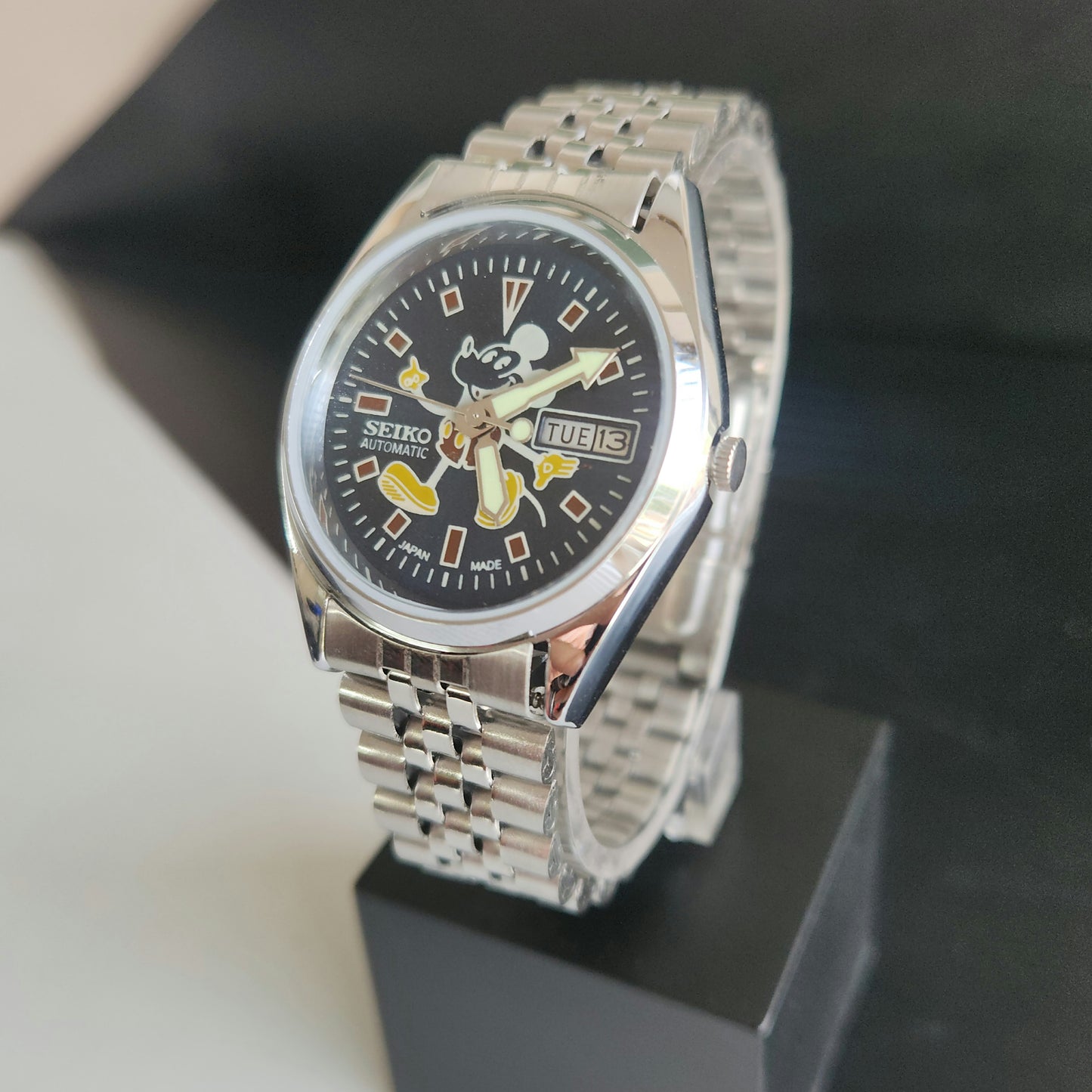 Vintage MOD Seiko 5 Automatic 17 Jewels Cal.6309 Blue Face Repainted Mickey Mouse Jubilee Bracelet Men's Wrist Watch J55