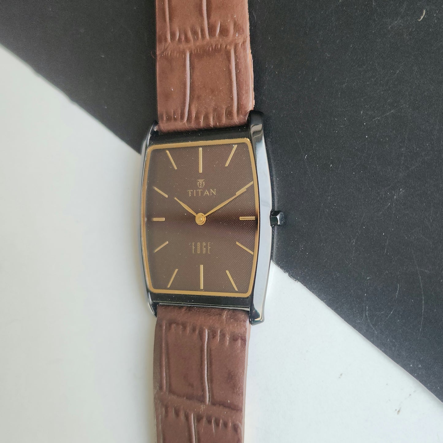 Original TITAN EDGE 1044NBE31 Barrel Brown Face 29MM Case Men's Watch J63