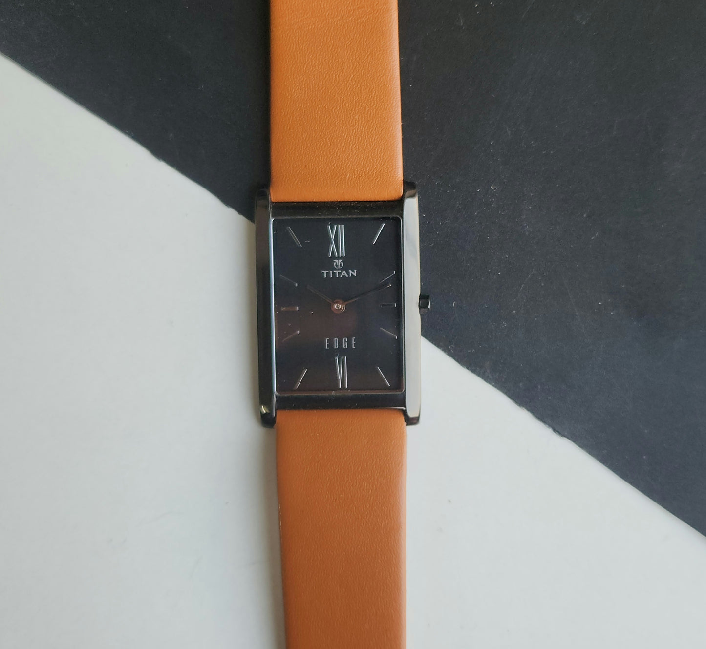 Original TITAN EDGE 1043YBA Rectangle Black Face 25MM Case Men's Watch J69