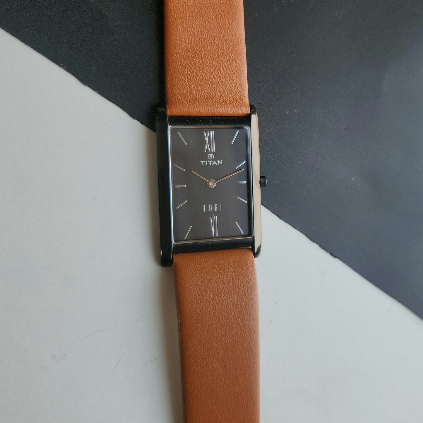 Original TITAN EDGE 1043YBA Rectangle Black Face 25MM Case Men's Watch J69