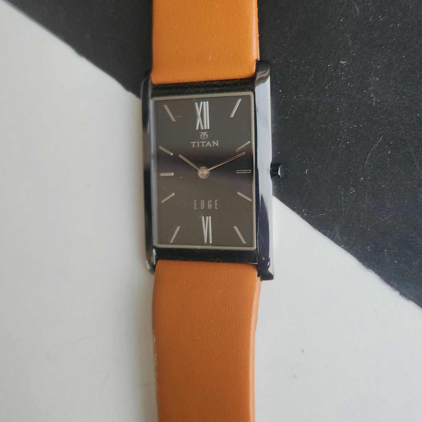 Original TITAN EDGE 1043YBA Rectangle Black Face 25MM Case Men's Watch J69