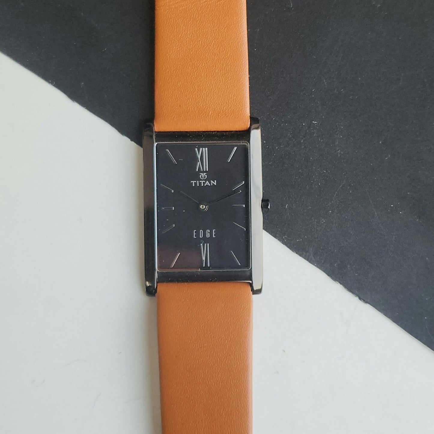 Original TITAN EDGE 1043YBA Rectangle Black Face 25MM Case Men's Watch J69
