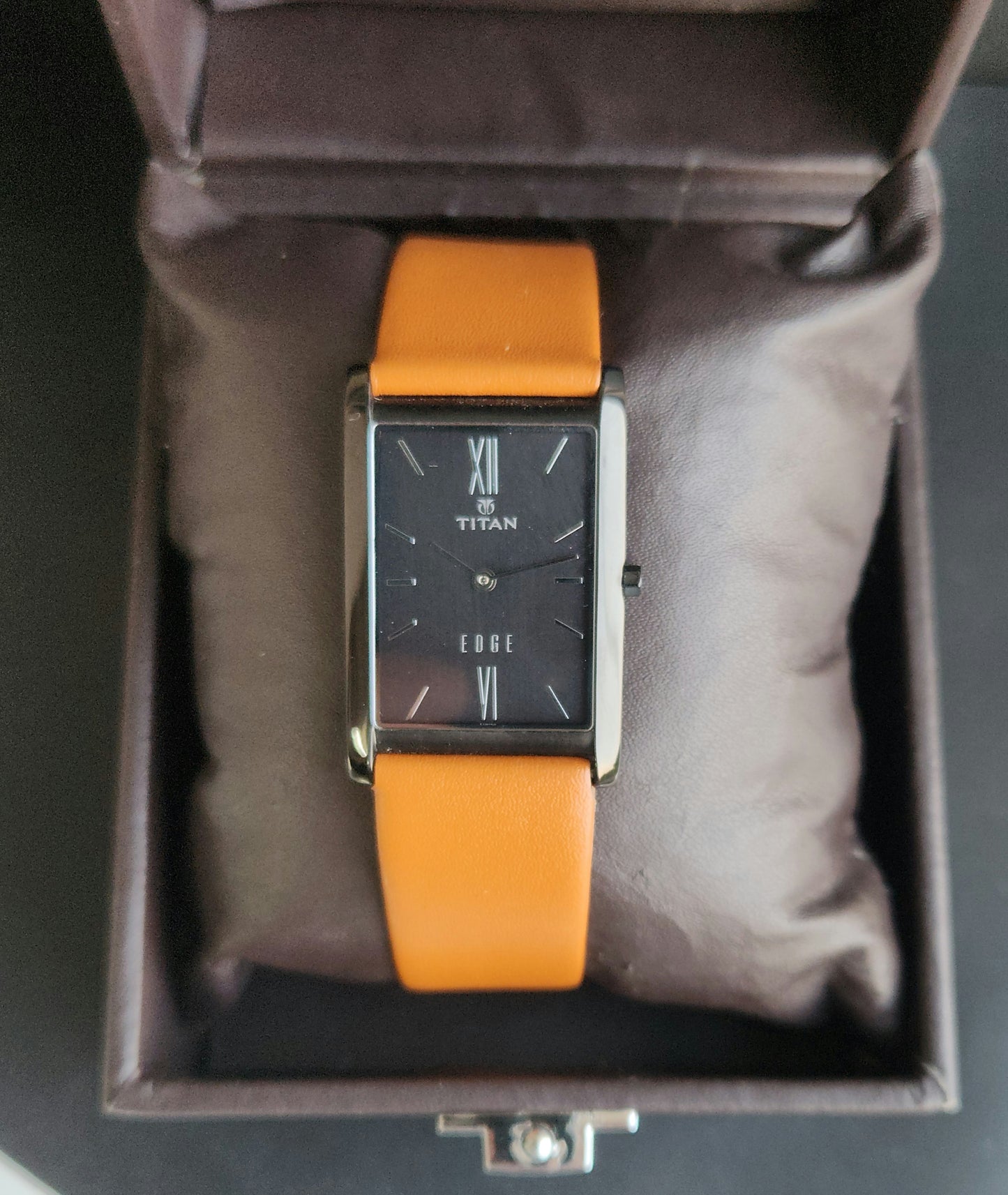 Original TITAN EDGE 1043YBA Rectangle Black Face 25MM Case Men's Watch J69
