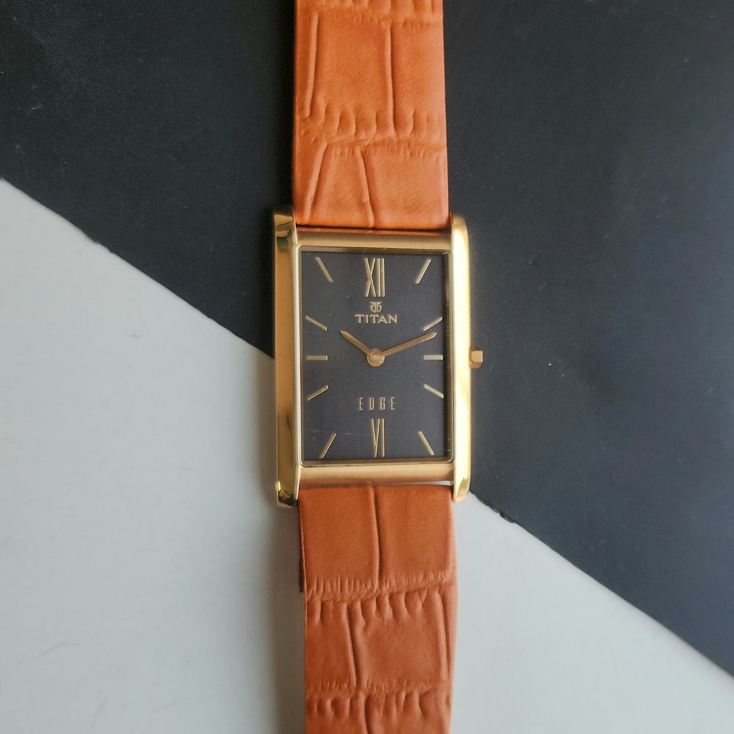 Original TITAN EDGE 1043YCD31 Rectangular Black Face 25MM Case Men's Watch J70