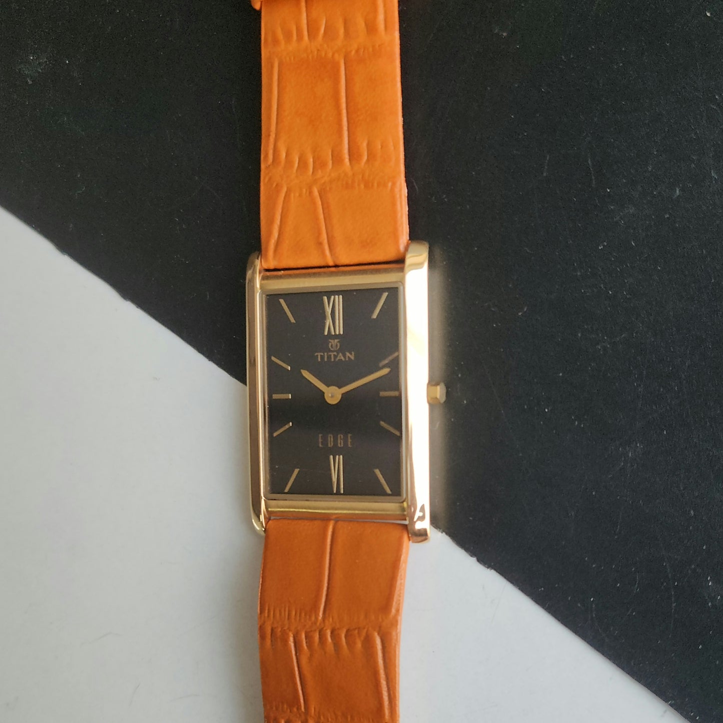 Original TITAN EDGE 1043YCD31 Rectangular Black Face 25MM Case Men's Watch J70