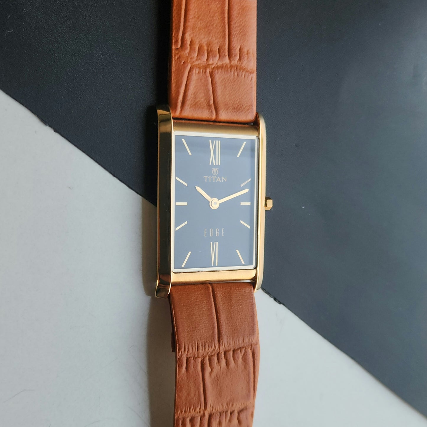 Original TITAN EDGE 1043YCD31 Rectangular Black Face 25MM Case Men's Watch J70