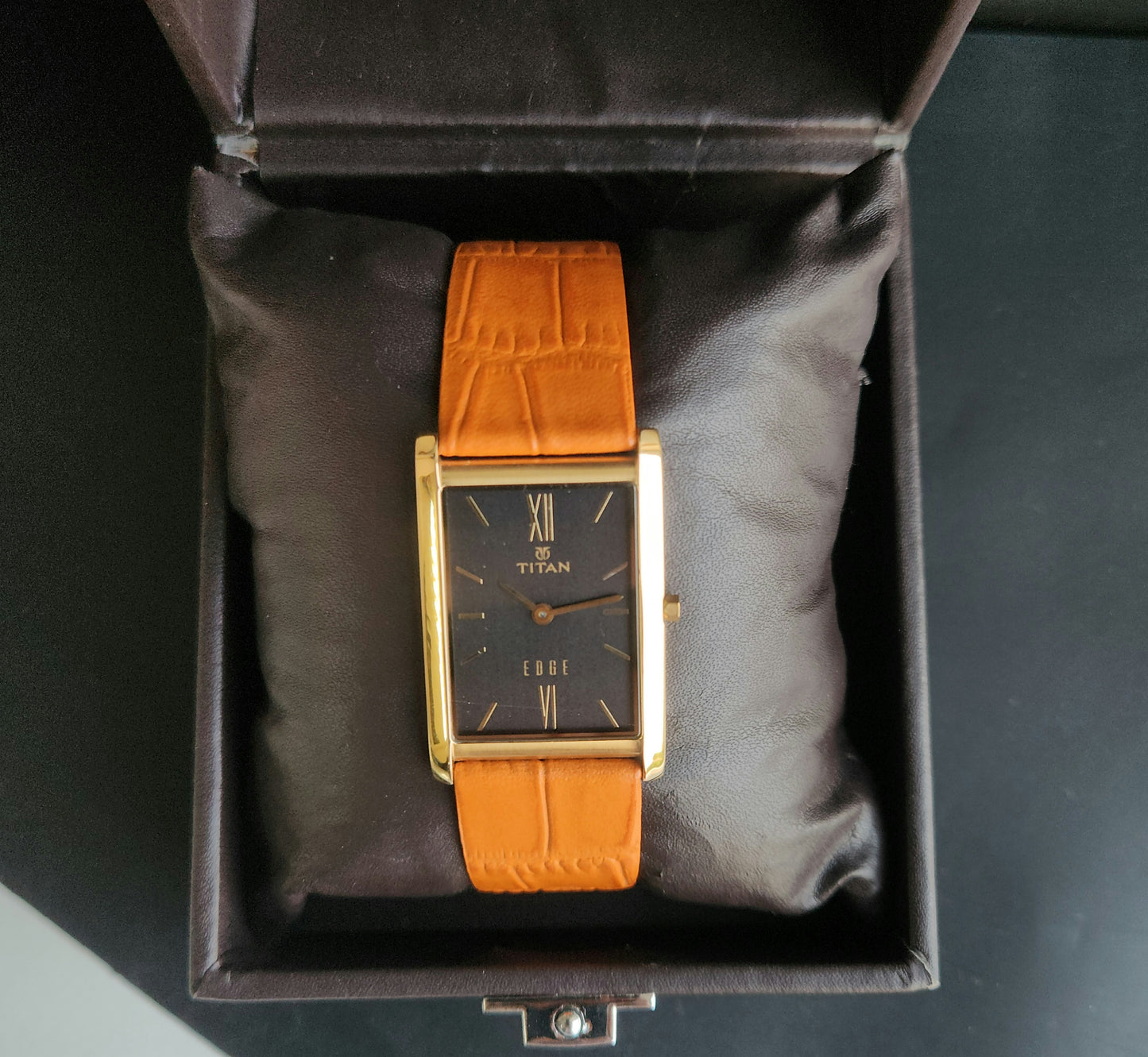 Original TITAN EDGE 1043YCD31 Rectangular Black Face 25MM Case Men's Watch J70