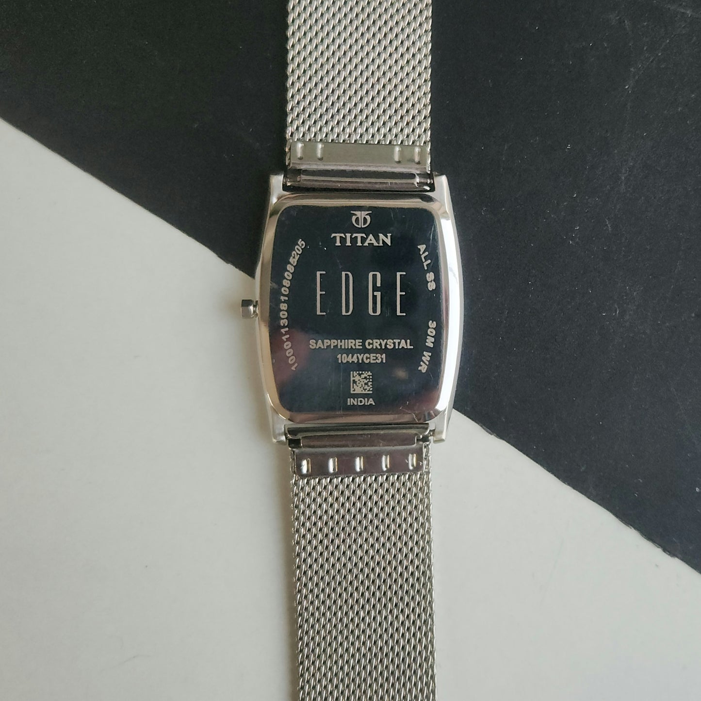 Original TITAN EDGE 1044YCE31 Barrel White Face 29MM Case Men's Watch J84