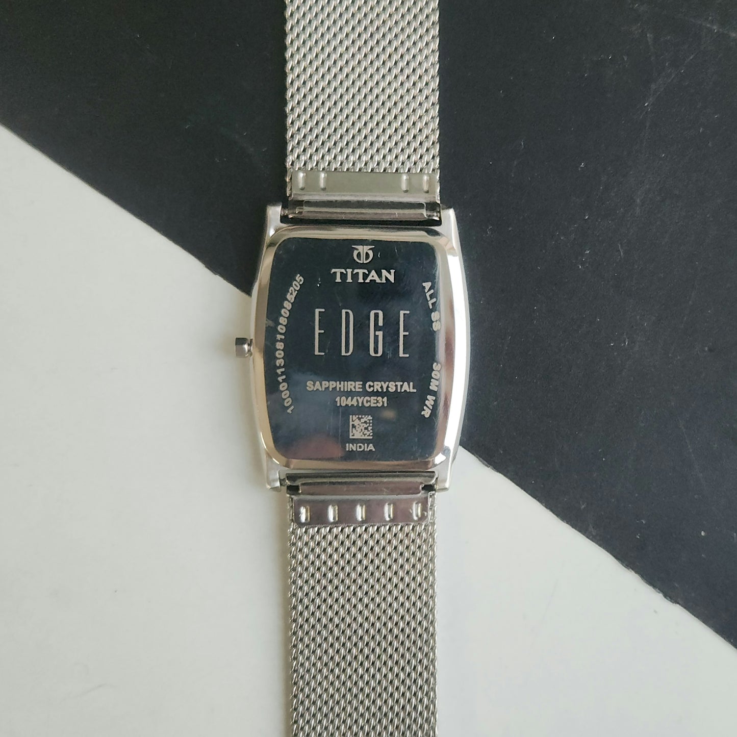 Original TITAN EDGE 1044YCE31 Barrel White Face 29MM Case Men's Watch J84