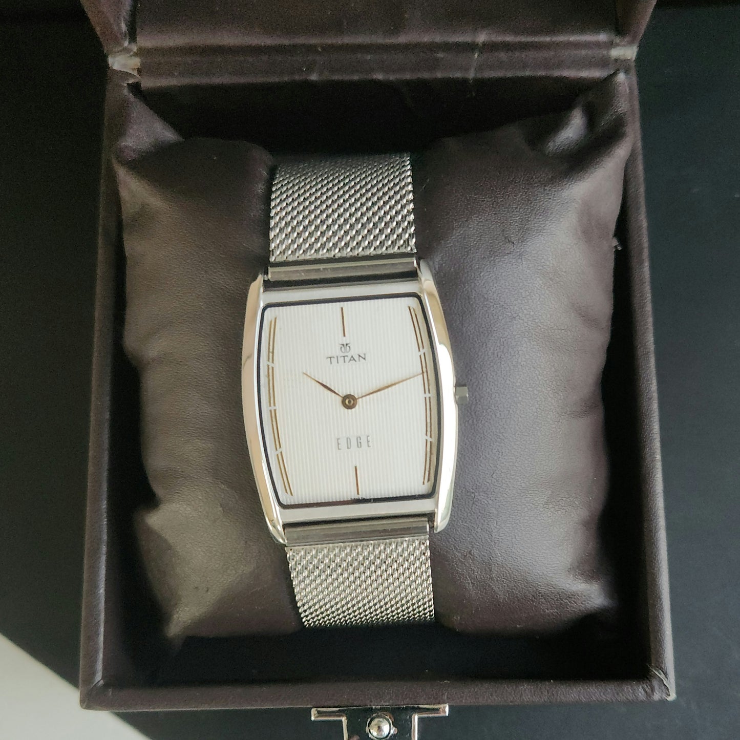 Original TITAN EDGE 1044YCE31 Barrel White Face 29MM Case Men's Watch J84