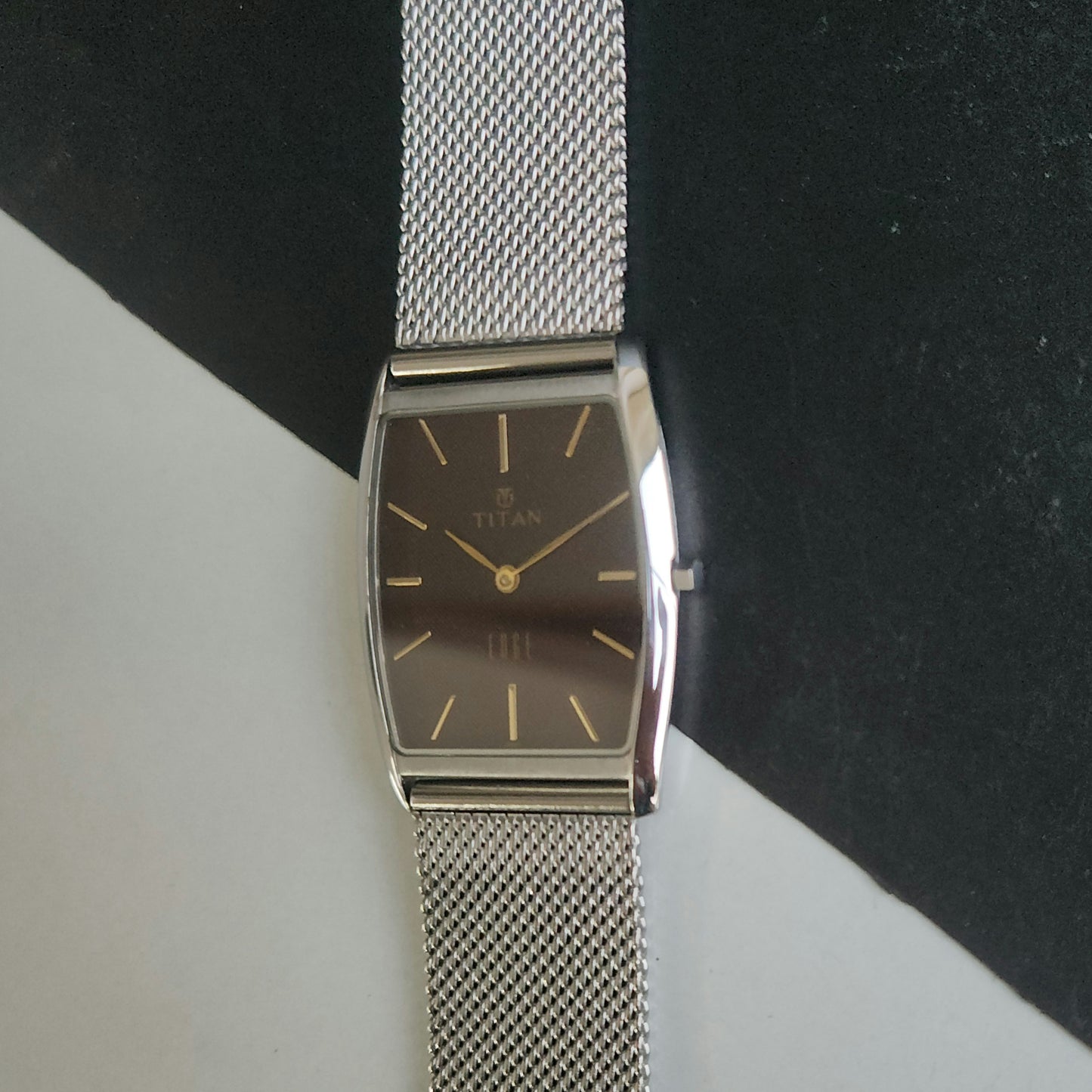 Original TITAN EDGE 1044YCE31 Barrel Brown Face 29MM Case Men's Watch J85