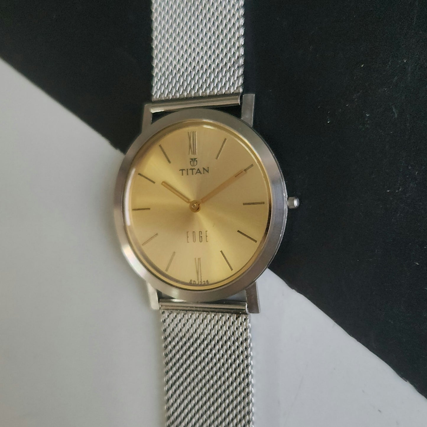 Original TITAN EDGE 679WAG31 Round Golden Face 34MM Case Men's Watch J085