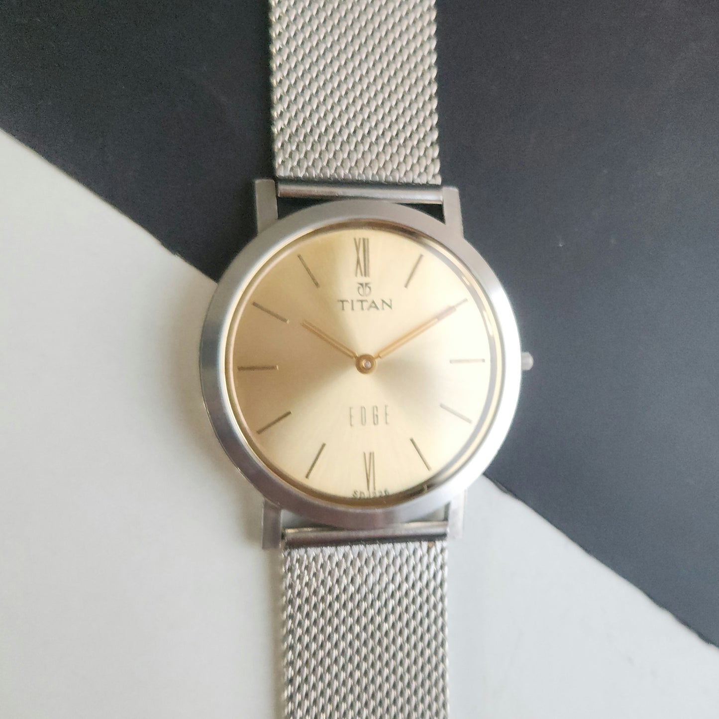 Original TITAN EDGE 679WAG31 Round Golden Face 34MM Case Men's Watch J085
