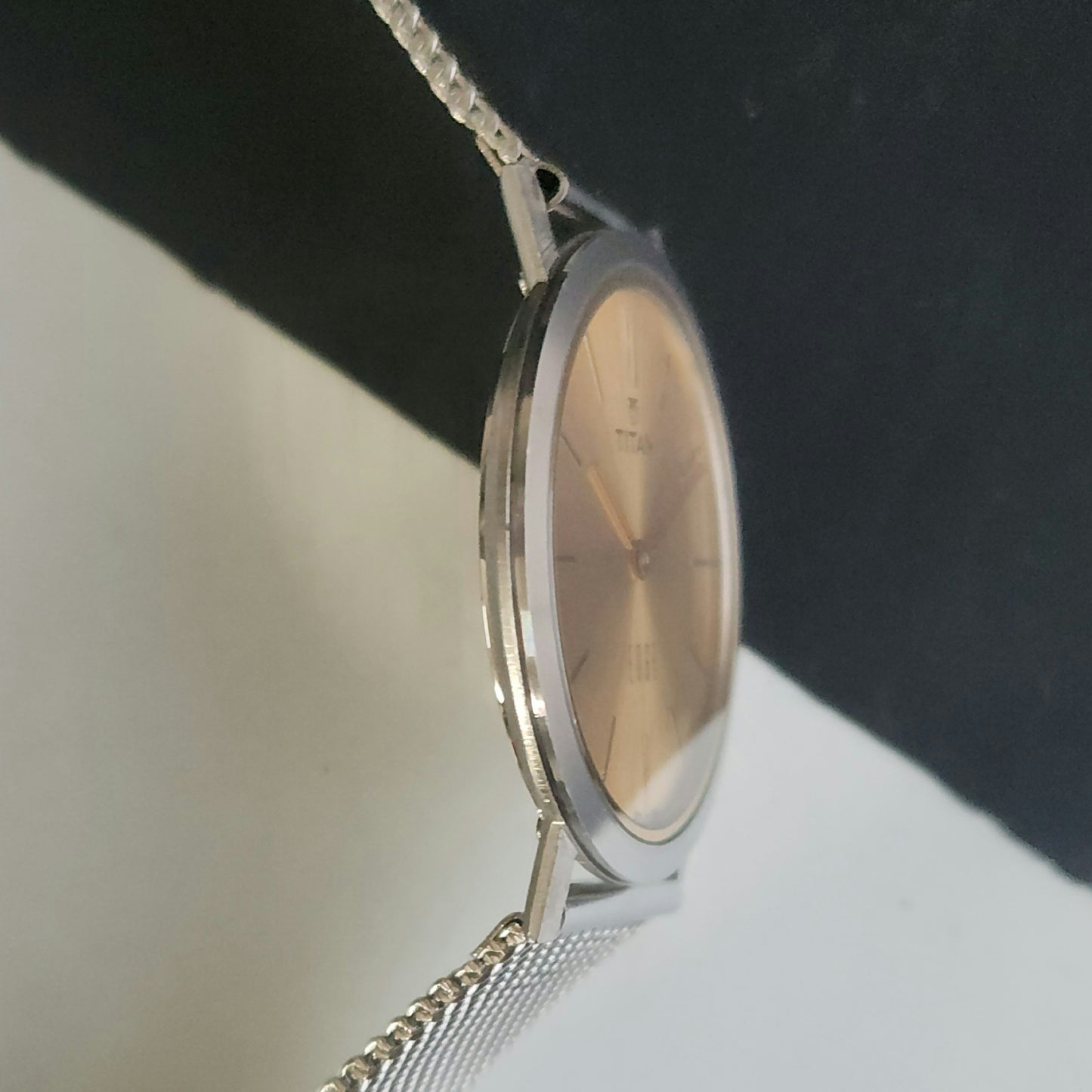 Original TITAN EDGE 679WAG31 Round Golden Face 34MM Case Men's Watch J085