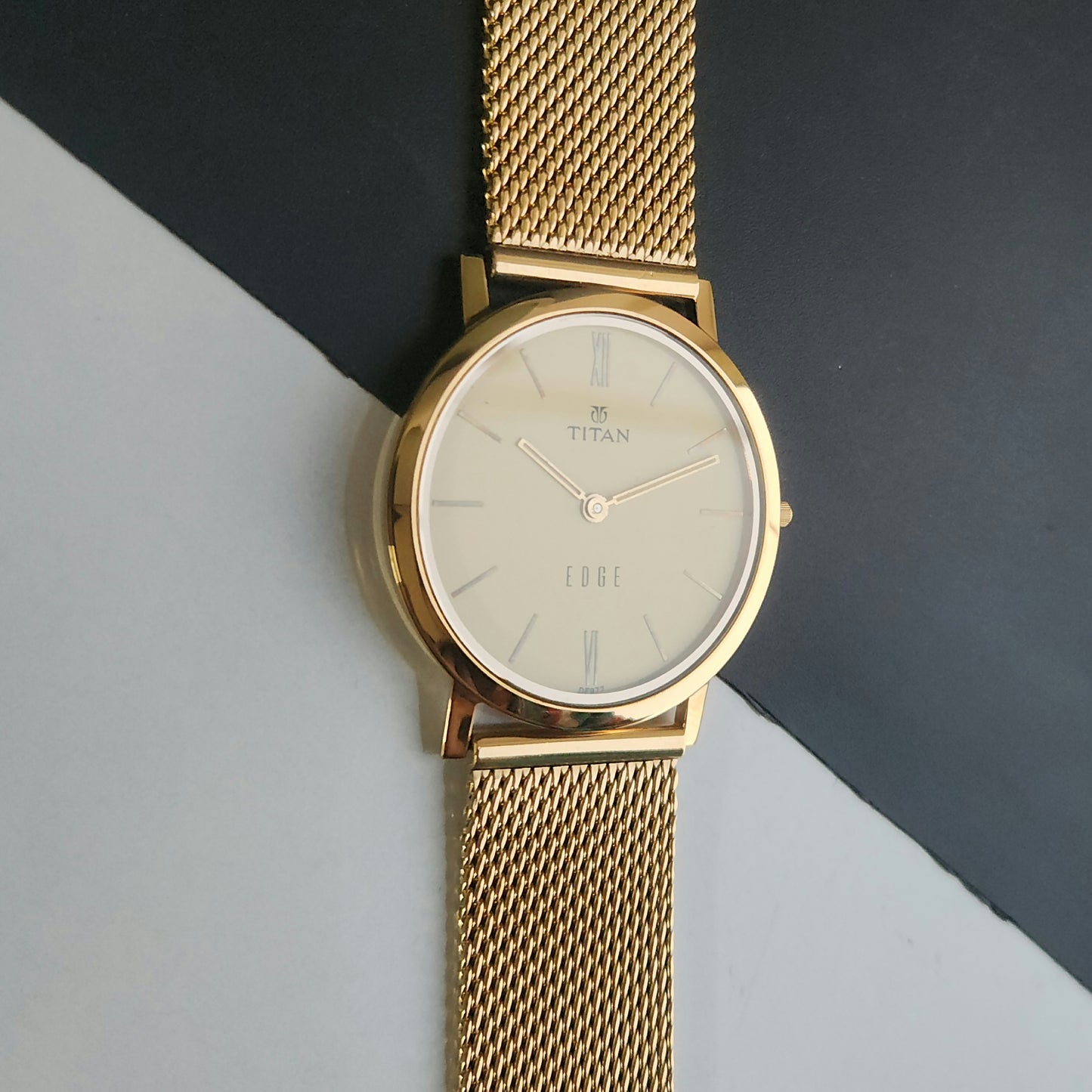 Original TITAN EDGE 679SAB Round Golden Face 33MM Case Men's Watch J86