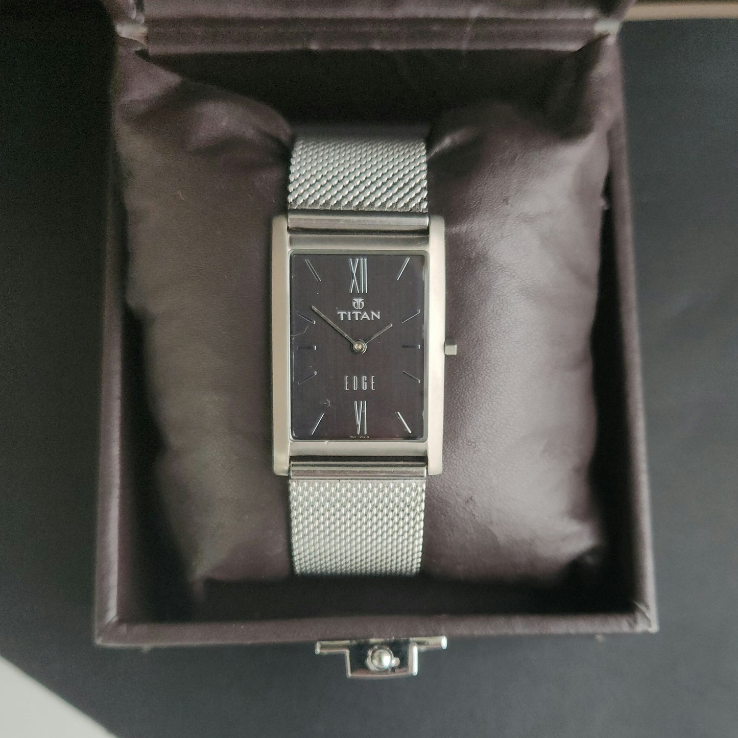 Original TITAN EDGE 1043NBA Rectangle Black Face 25MM Case Men's Watch J91