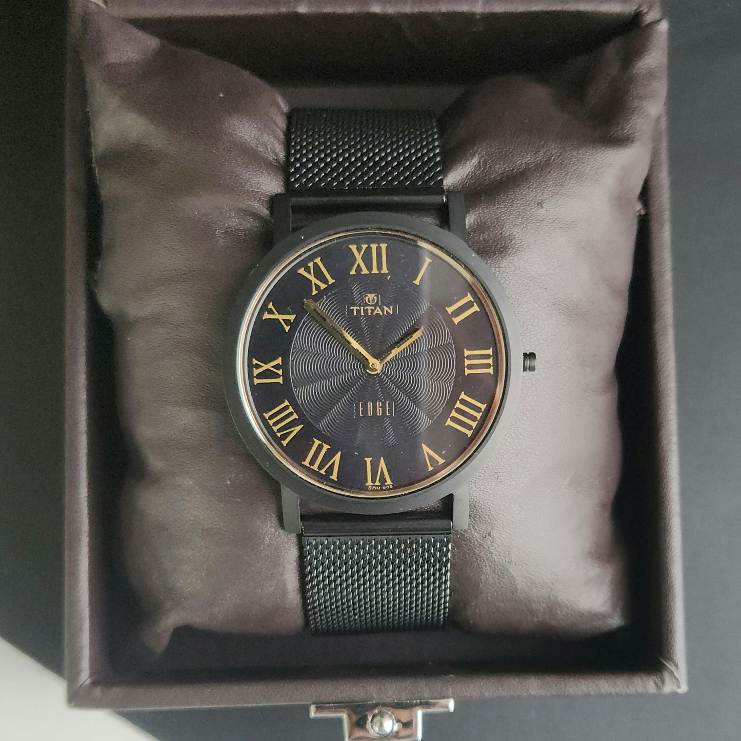 Original TITAN EDGE 1595WAB32 Round Black Face 39MM Case Men's Watch J90