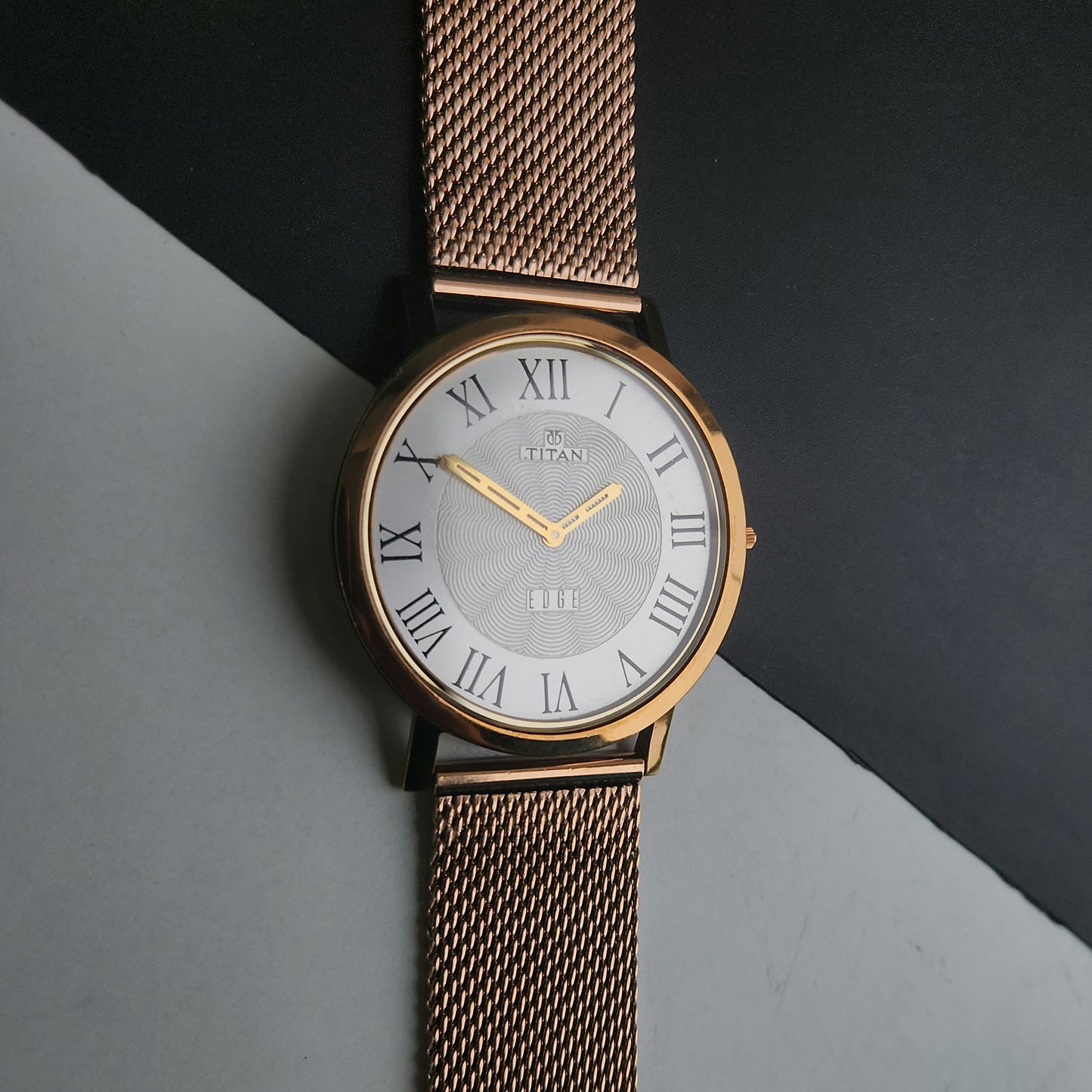 Original TITAN EDGE 1595WAB32 Round White Face 39MM Case Men's Watch J87