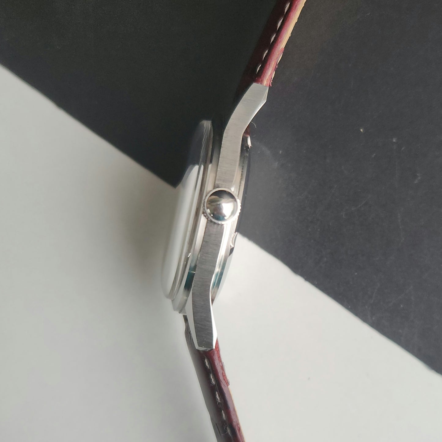 Vintage MOD HMT Janata Tamil Hand Winding 17 Jewels Red Face 35mm Silver Case With Cherry Leather Strap Men's Wrist Watch J78