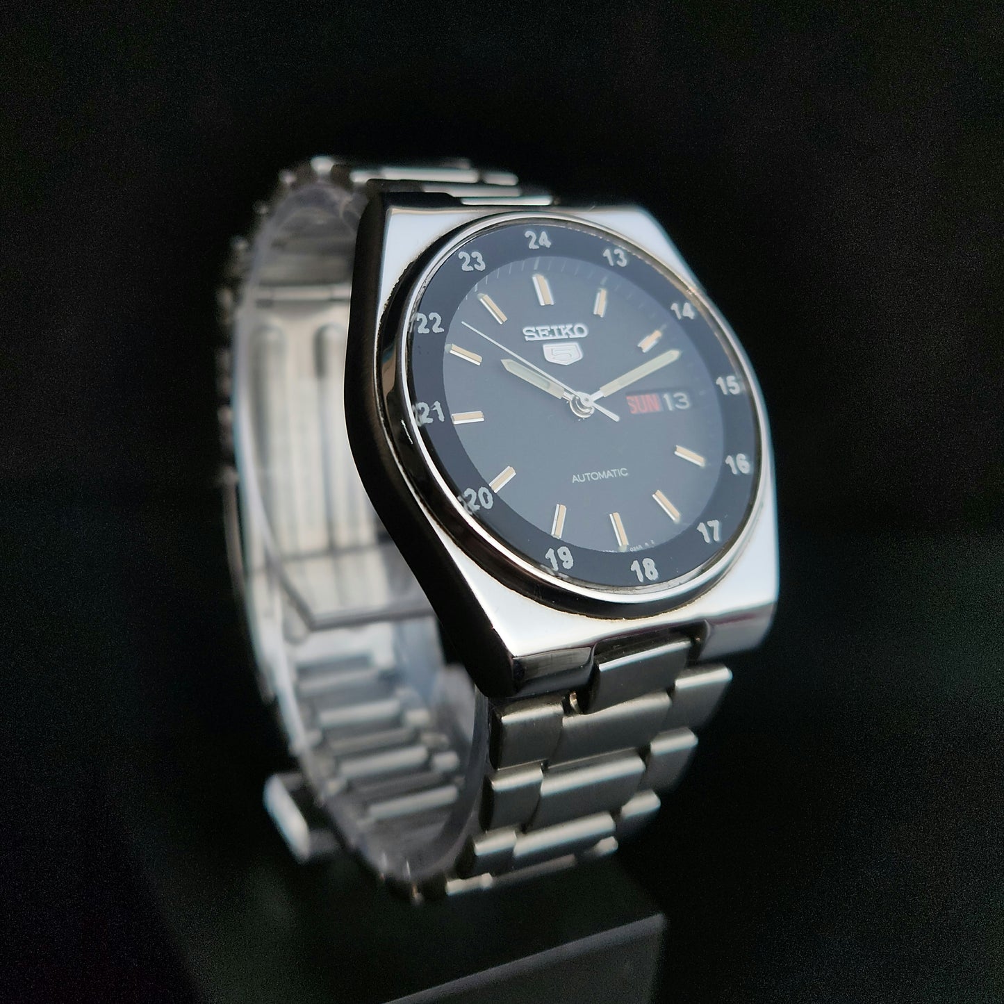 Vintage 1970 Original Seiko 5 Automatic 7S26-3160 Black Face 17 Jewels Day-Date Japanese Men's Wrist Watch J109