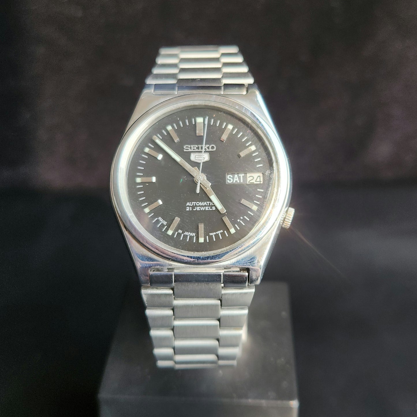 Vintage 1970 Original Seiko 5 Automatic 7019-8180 Black Face 17 Jewels Day-Date Japanese Men's Wrist Watch J105