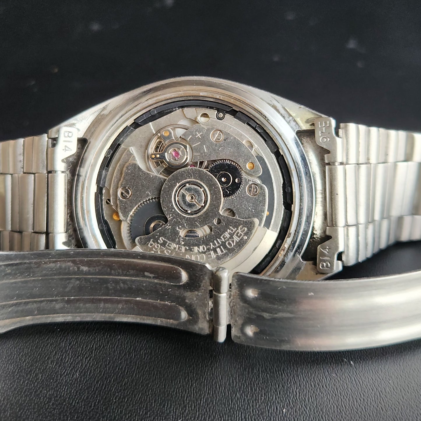 Vintage 1999 Original Seiko 5 Automatic 7S26-3040 lume Face 21 Jewels Day-Date Japanese Men's Wrist Watch S20