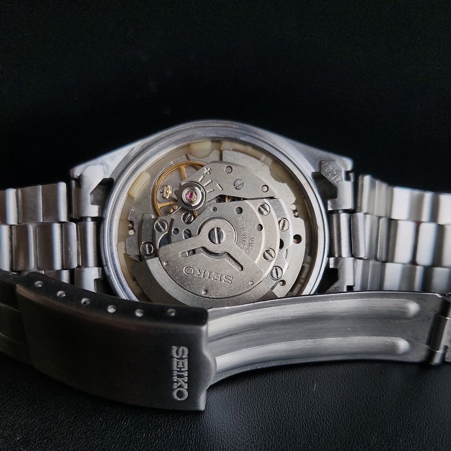 Vintage 1982 Original Seiko 5 Automatic 6309-8840 White Face 17 Jewels Day-Date Japanese Men's Wrist Watch S29