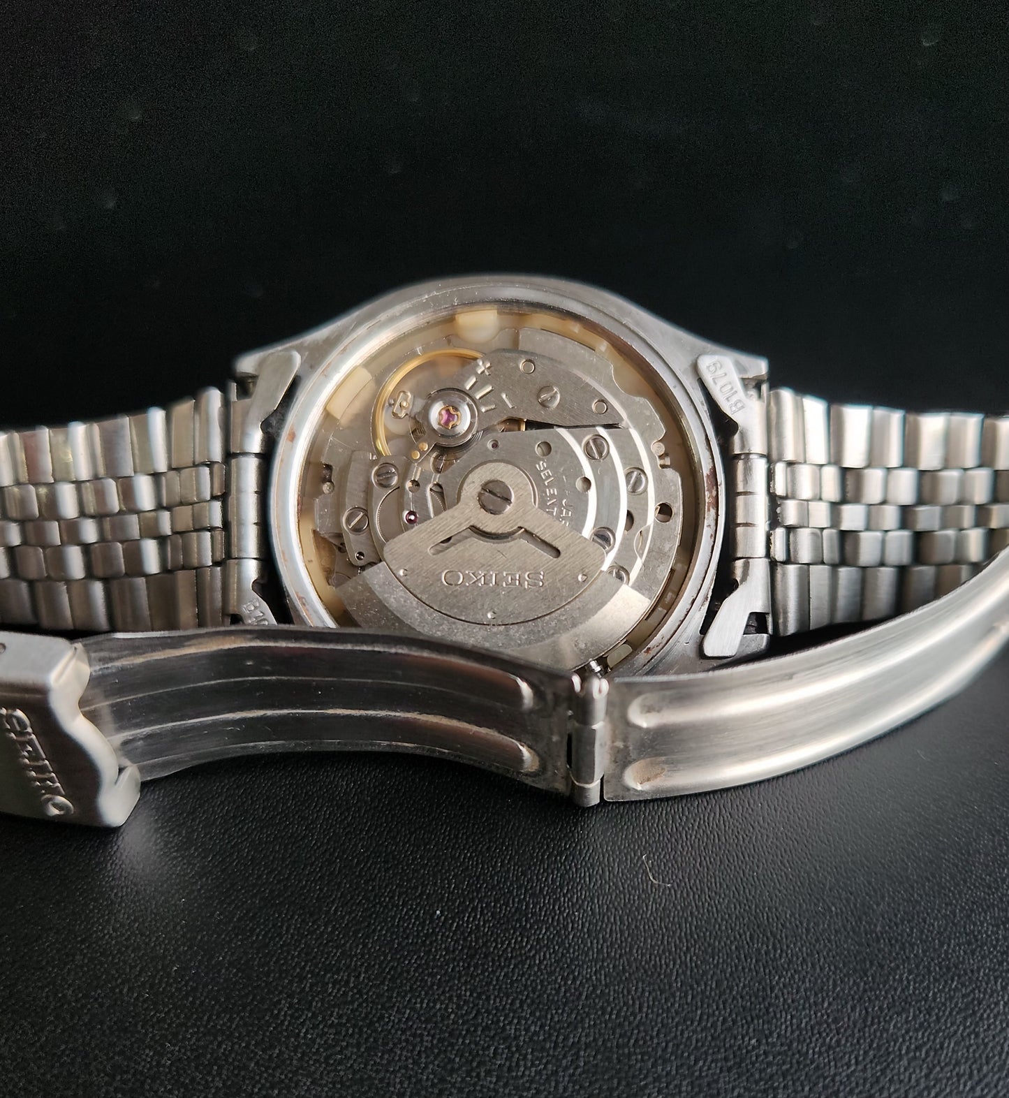 Vintage 1983 Original Seiko 5 Automatic 6309-5820 White Face 17 Jewels Day-Date Japanese Men's Wrist Watch S84