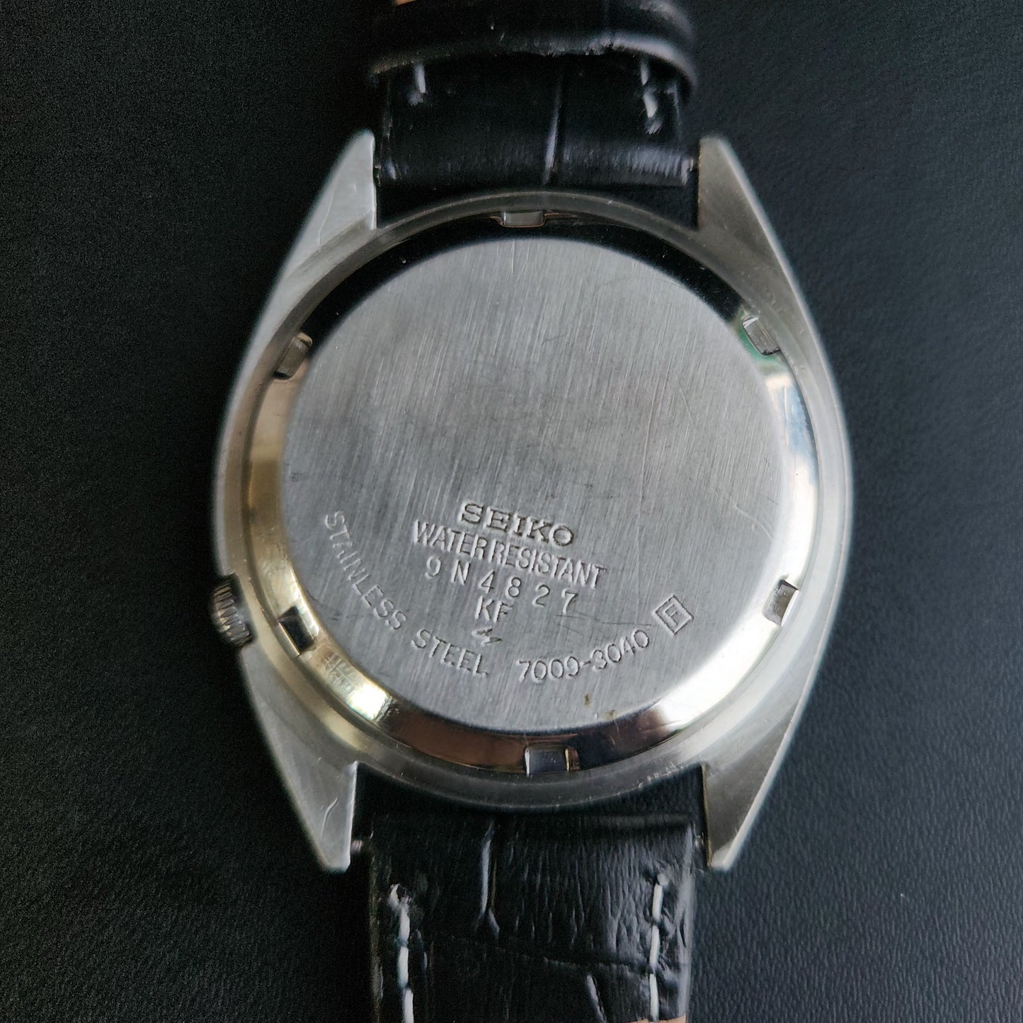 Vintage 1979 Original Seiko 5 Automatic 7009-3040 Grey Face Black Band 17 Jewels Day-Date Japanese Men's Wrist Watch S164