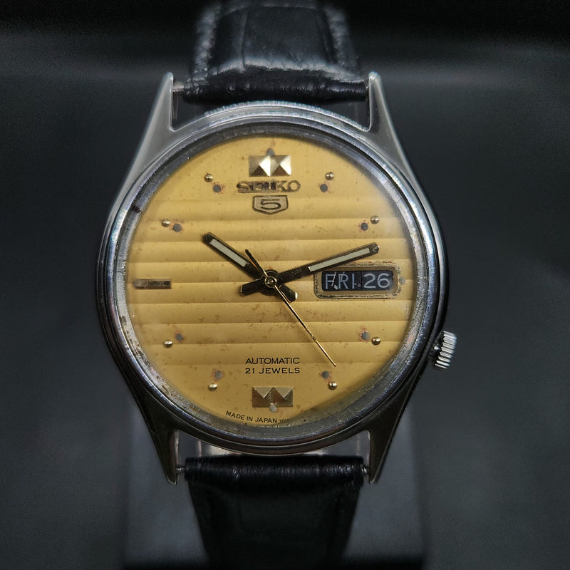 Vintage 1983 Original Seiko 5 Automatic 7009-3100 gold face 17 Jewels Day-Date Japanese Men's Wrist Watch OG24