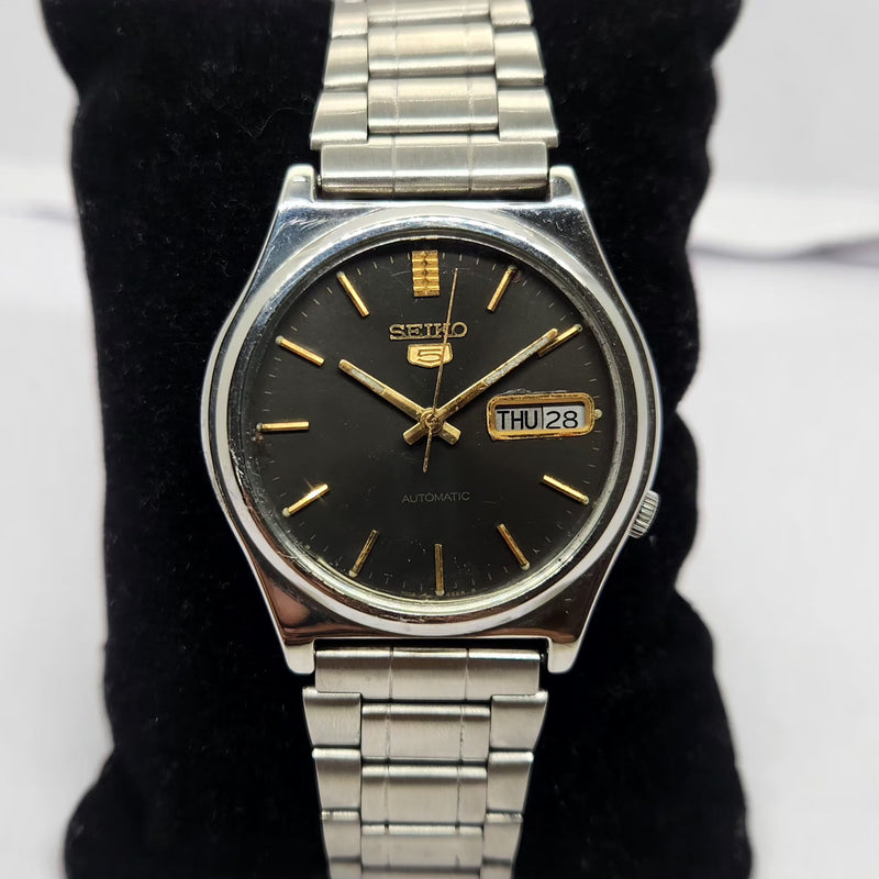 Vintage 1984 Original Seiko 5 Automatic 7009-3170 Black face 17 Jewels Day-Date Japanese Men's Wrist Watch OG239