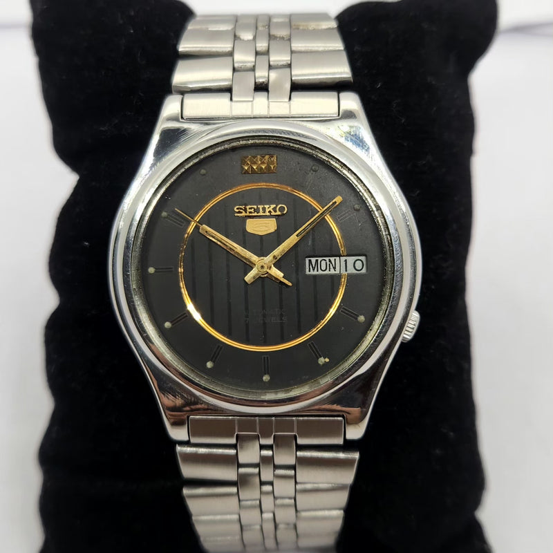 Vintage 1982 Original Seiko 5 Automatic 7009-3171 Black face 17 Jewels Day-Date Japanese Men's Wrist Watch OG241