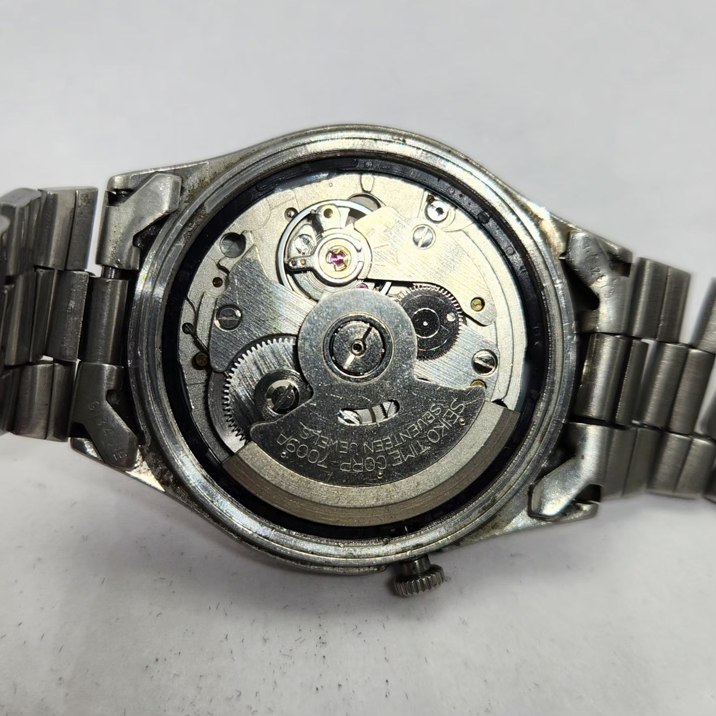 Vintage 1984 Original Seiko 5 Automatic 7009-3100 Silver face 17 Jewels Day-Date Japanese Men's Wrist Watch OG272