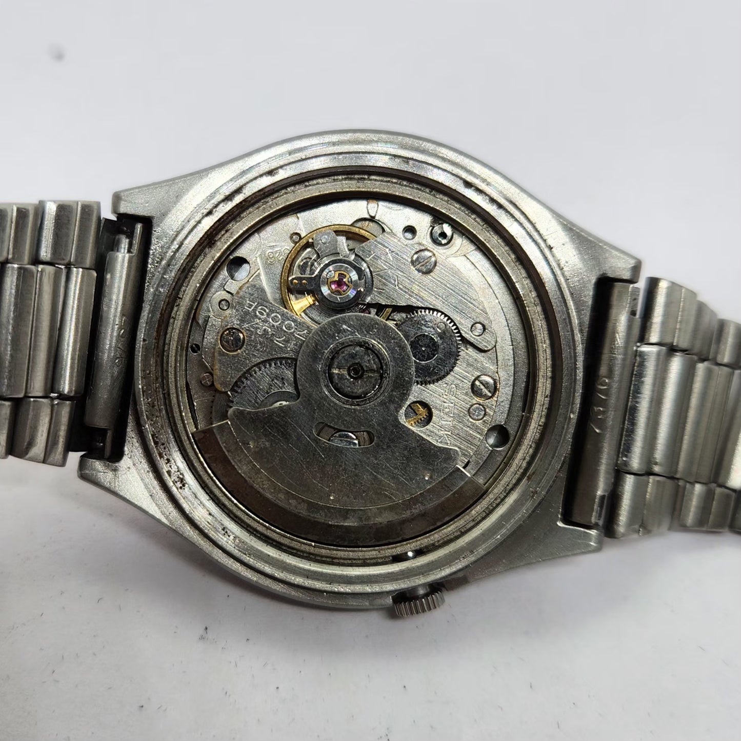 Vintage 1982 Original Seiko 5 Automatic 7009-5180 White face 17 Jewels Day-Date Japanese Men's Wrist Watch OG303