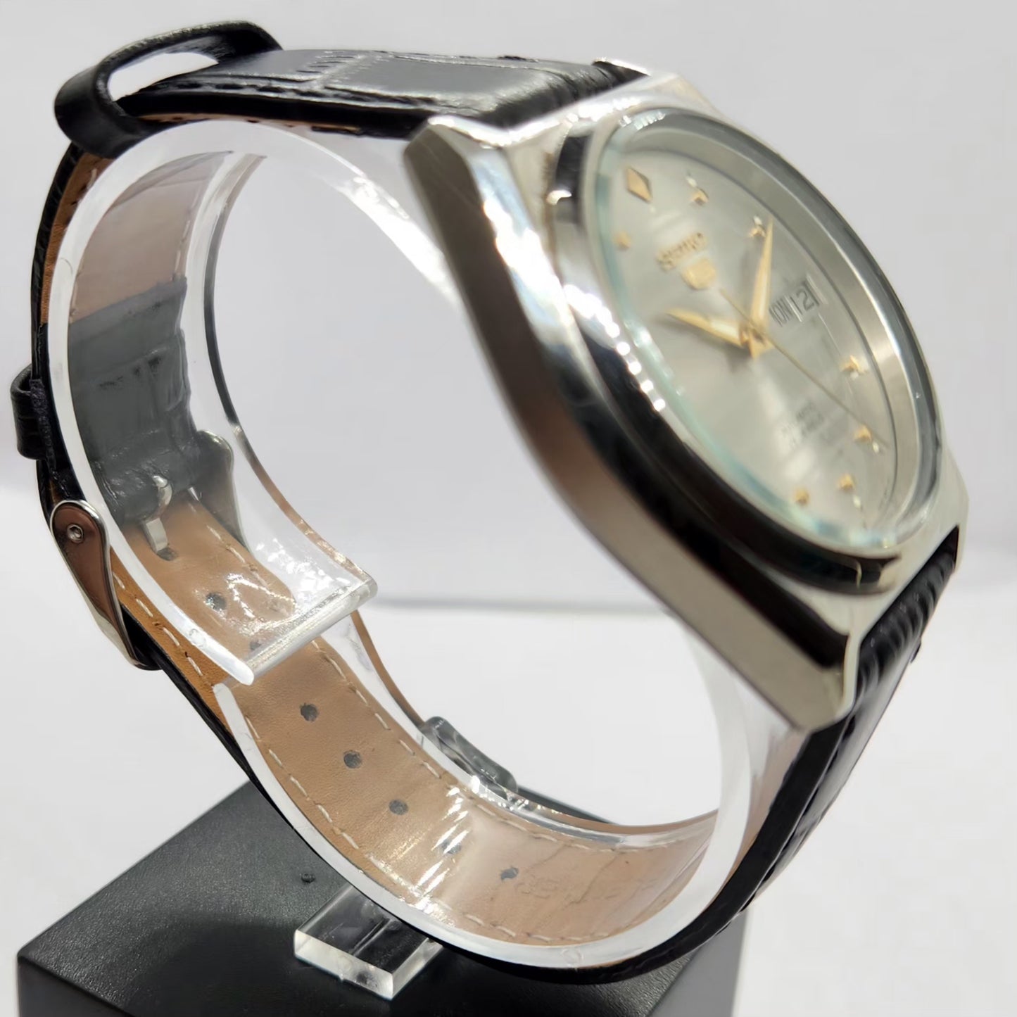 Vintage 1983 Original Seiko 5 Automatic 7009-3040 Silver Face 17 Jewels Day-Date Japanese Men's Wrist Watch SA04