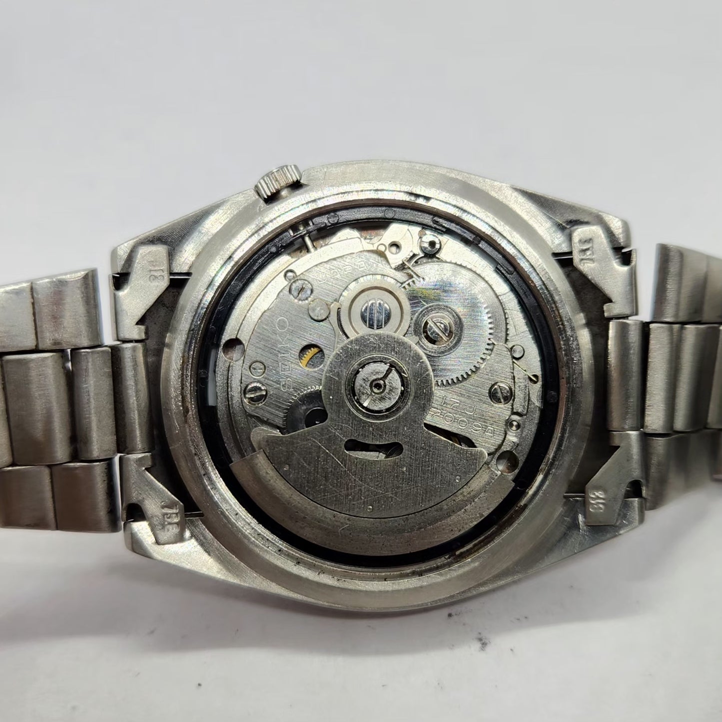 Vintage 1977 Original Seiko 5 Automatic 7009-3041 Silver Face 17 Jewels Day-Date Japanese Men's Wrist Watch SA53