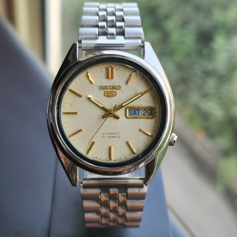 Vintage 1976 Original Seiko 5 Automatic 7009-3040 Off White Face 17 Jewels Day-Date Japanese Men's Wrist Watch SK26