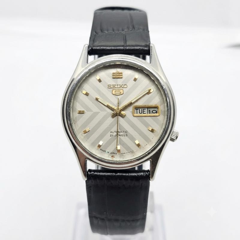 Vintage 1981 Original Seiko 5 Automatic 7009-3101 Silver face 17 Jewels Day-Date Japanese Men's Wrist Watch OG233
