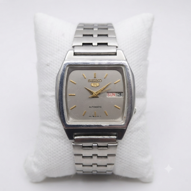 Vintage 1976 Original Seiko 5 Automatic 7009-3090 Grey Face 17 Jewels Day-Date Japanese Men's Wrist Watch VS15
