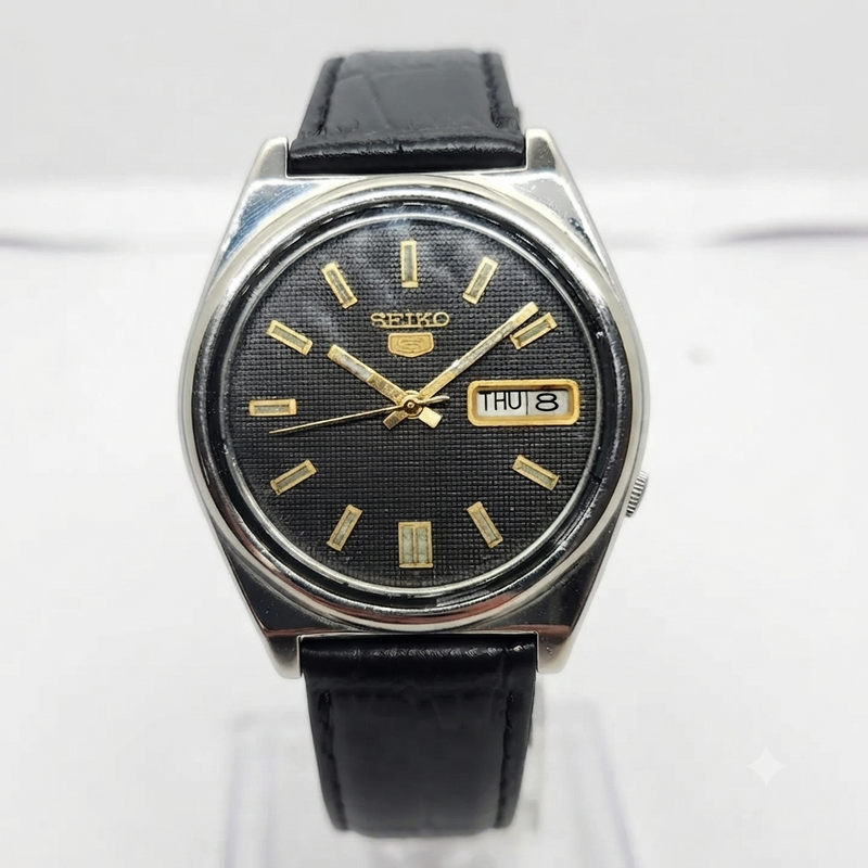 Vintage 1982 Original Seiko 5 Automatic 7009-3101 Black face 17 Jewels Day-Date Japanese Men's Wrist Watch OG267