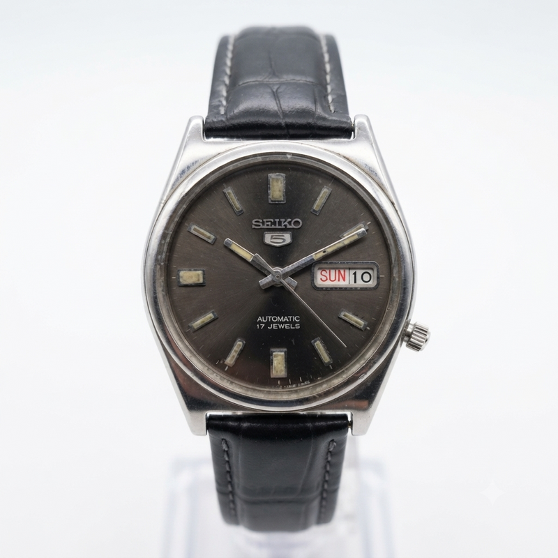Vintage 1979 Original Seiko 5 Automatic 7009-3020 black face 17 Jewels Day-Date Japanese Men's Wrist Watch OG30