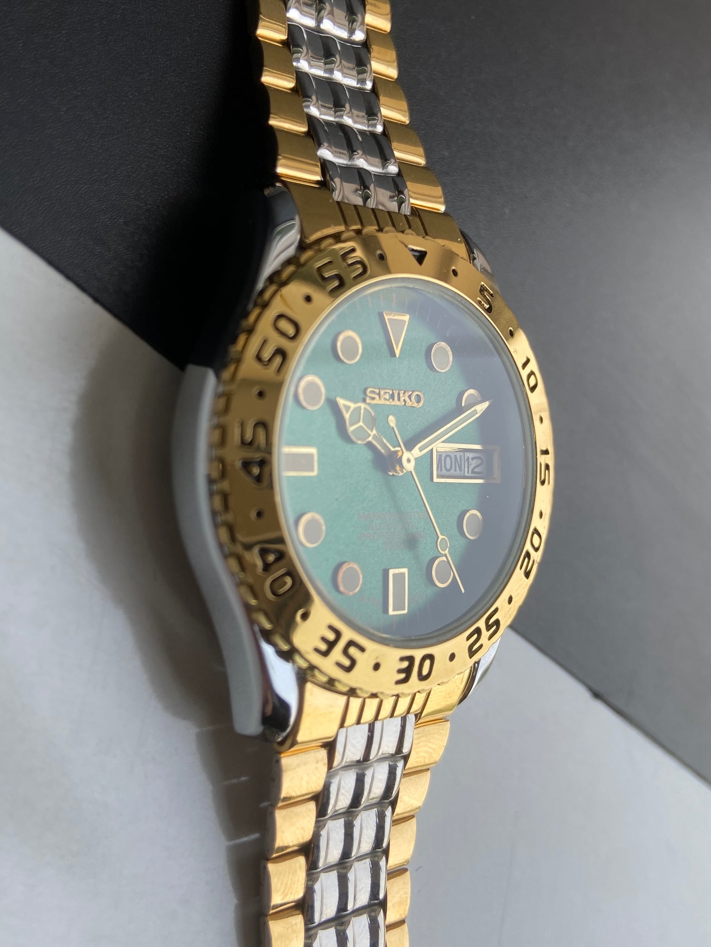 Vintage Mod Seiko Automatic 17 Jewels Cal. 6309 Green Face Fix Bezel Two Tone Men's Wrist Watch E68
